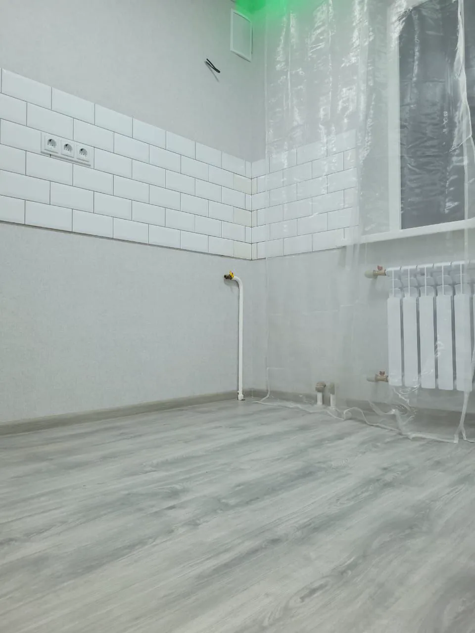 МИНИ 2 КОМНАТНАЯ КВАРТИРА НА ЛАЗУРНОЙ - миниатюра 7